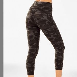 Medium camo leggings